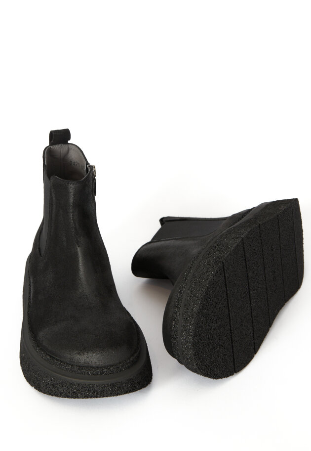 Lofina - Low boot in suede with zipper and elastics