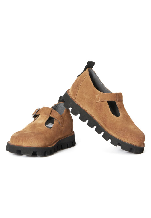 Lofina - Shoe with a buckle