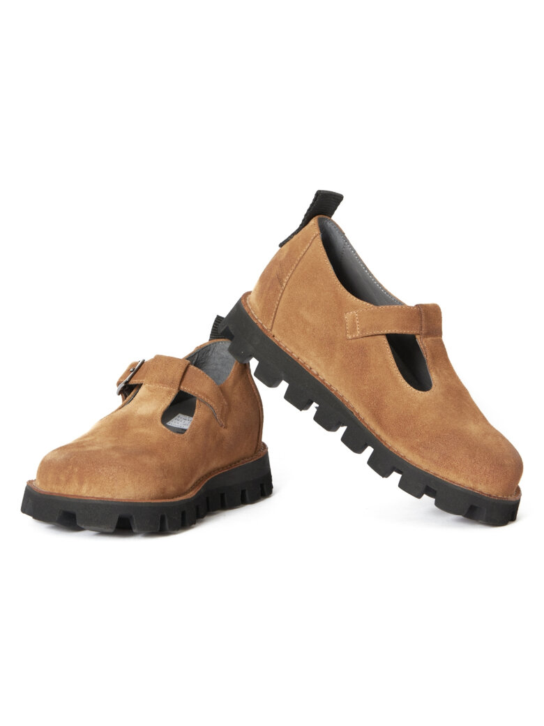 Lofina - Shoe with a buckle