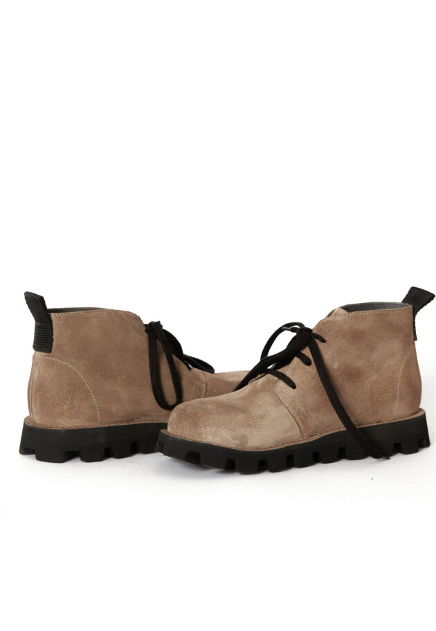 Lofina - Short boot in suede with laces
