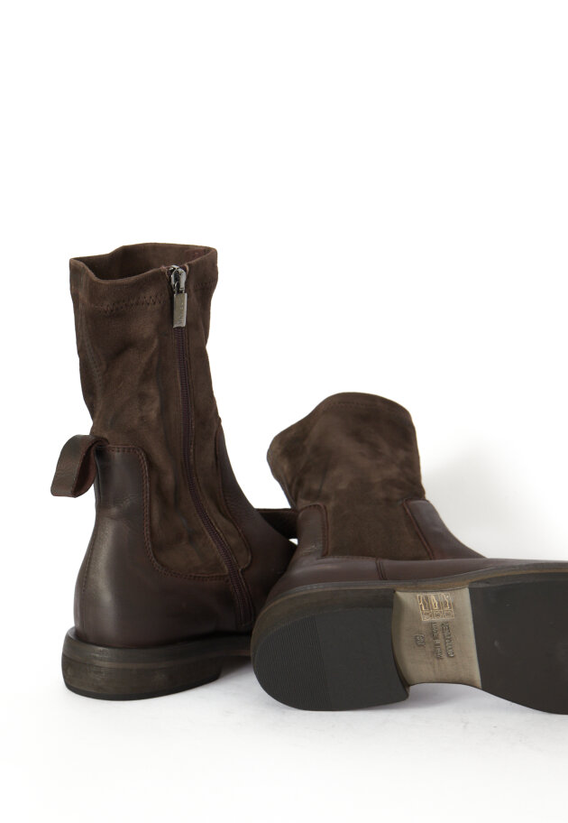 Lofina - PRE ORDER! Boot with suede stretchskin and zipper