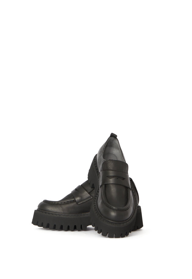 Lofina - Modern loafer in calfskin