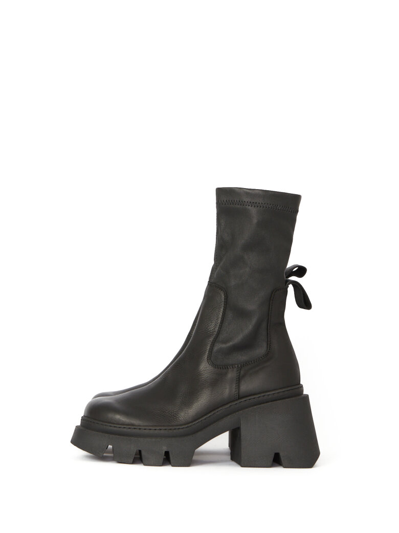 Lofina - Boot with high heel and a zipper