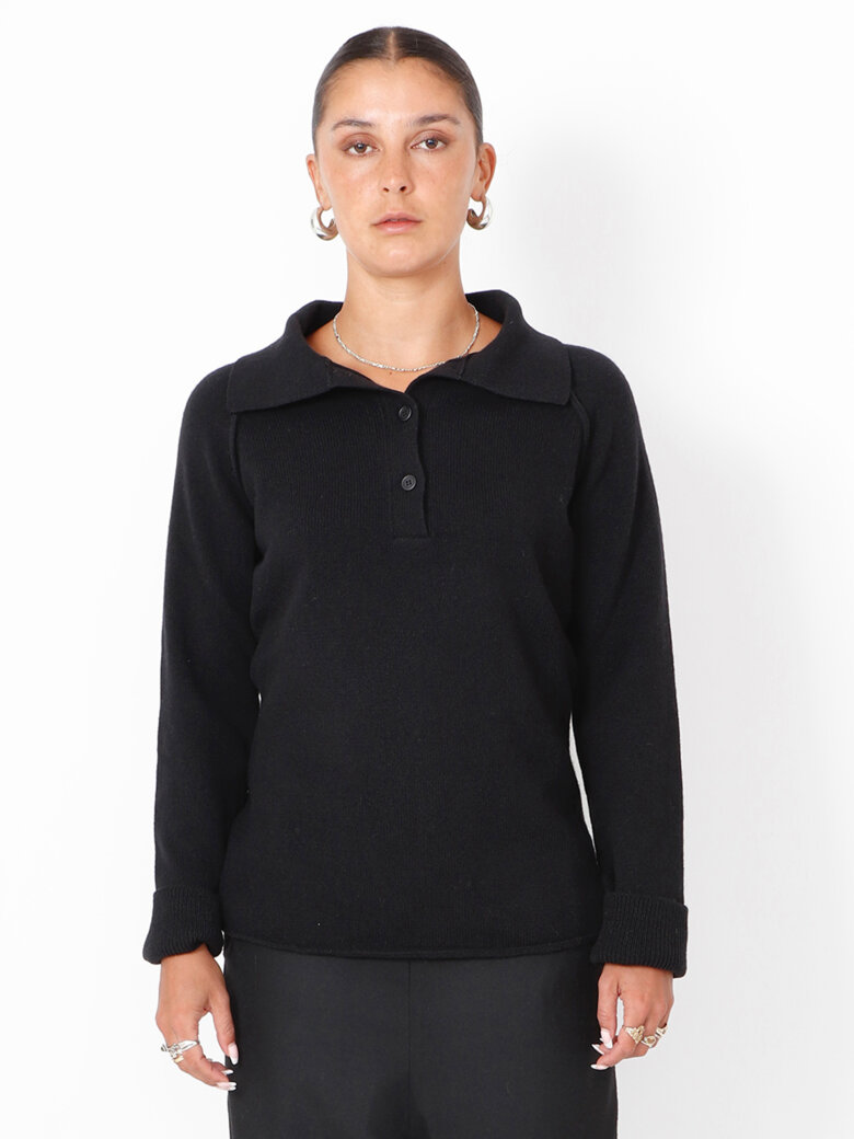 Sort Aarhus - Knitted blouse in merino wool
