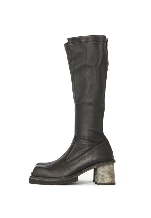 Lofina - Long boot with stretchskin and a leather sole