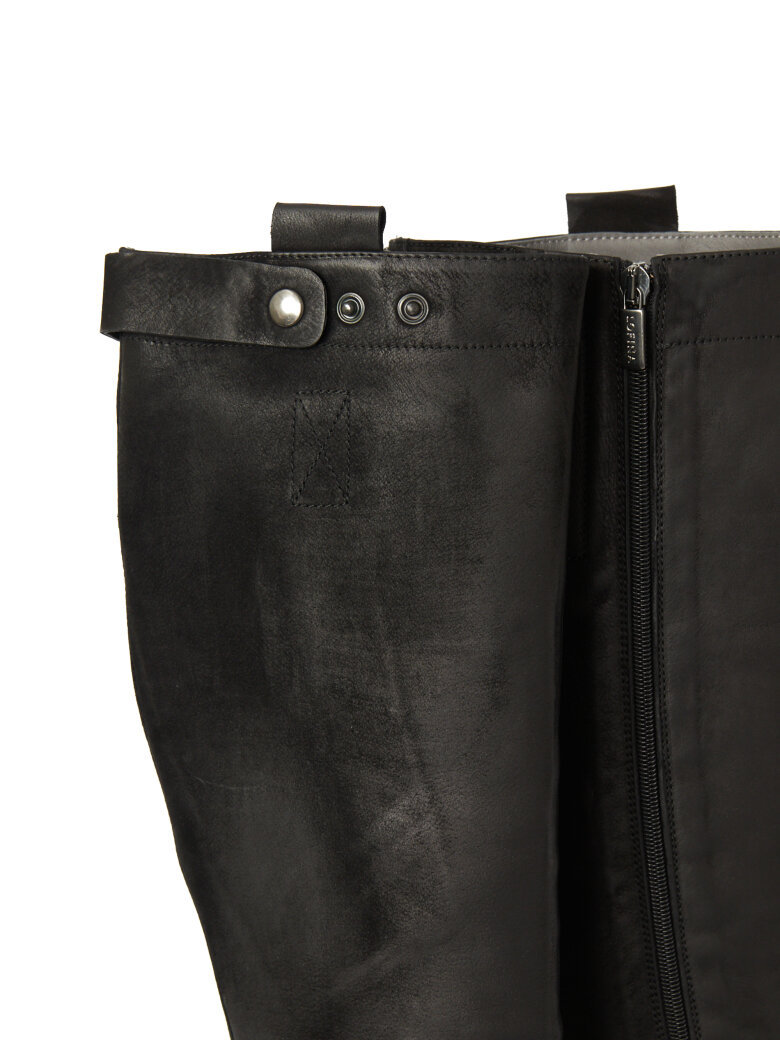 Lofina - Lang støvle med lynlås og knapper