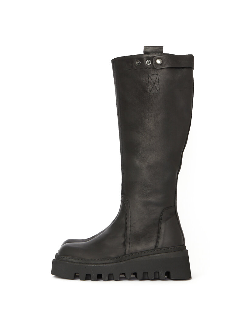 Lofina - Lang støvle med lynlås og knapper