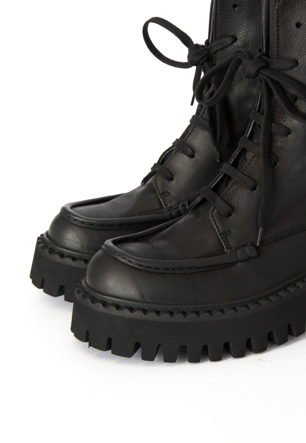 Lofina - Boot with zipper and laces