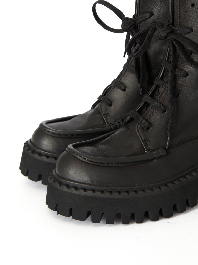 Lofina - Boot with zipper and laces