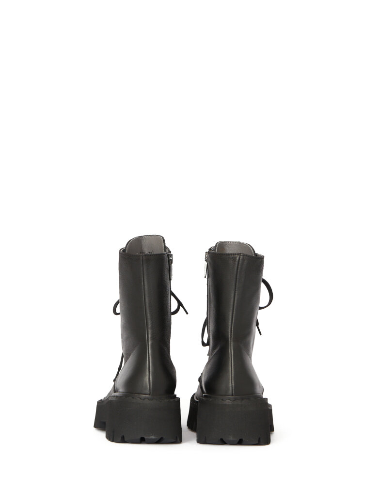 Lofina - Boot with zipper and laces