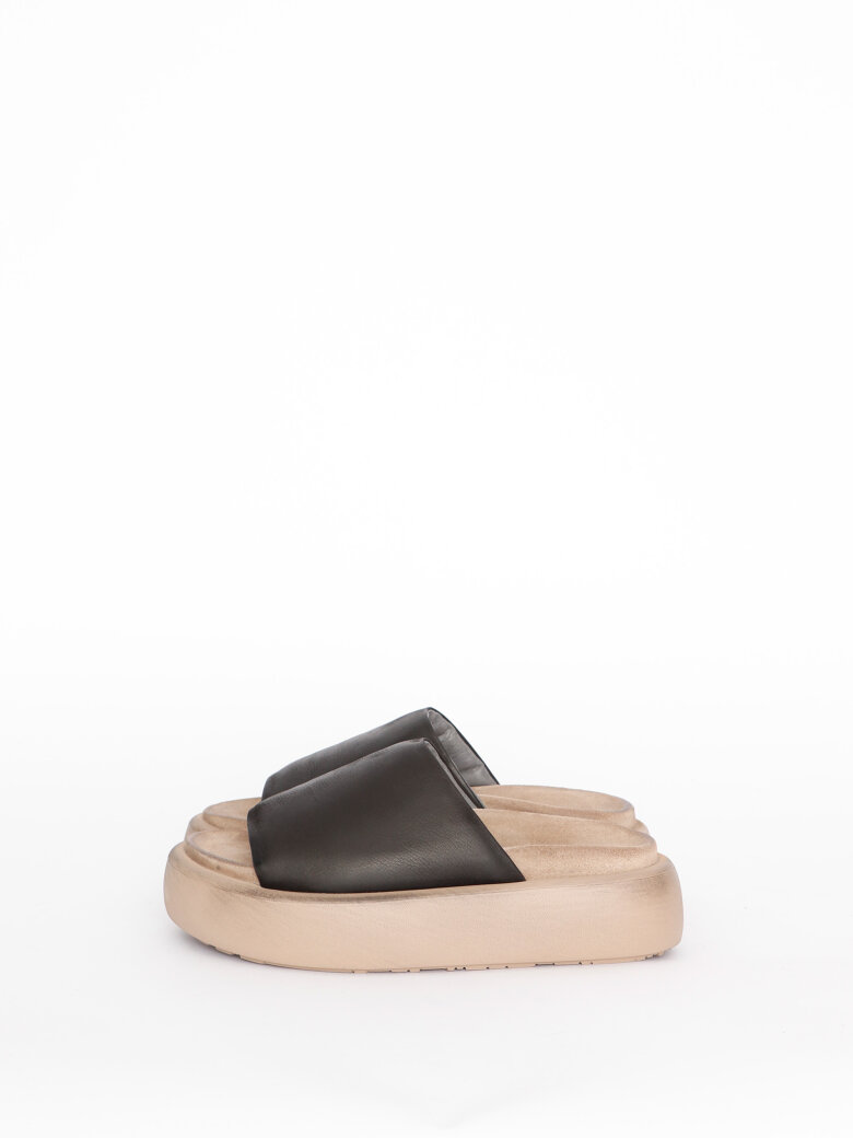 Lofina - Sandal with a suede footbed sole