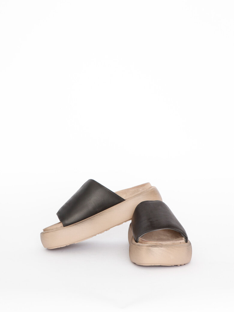 Lofina - Sandal with a suede footbed sole