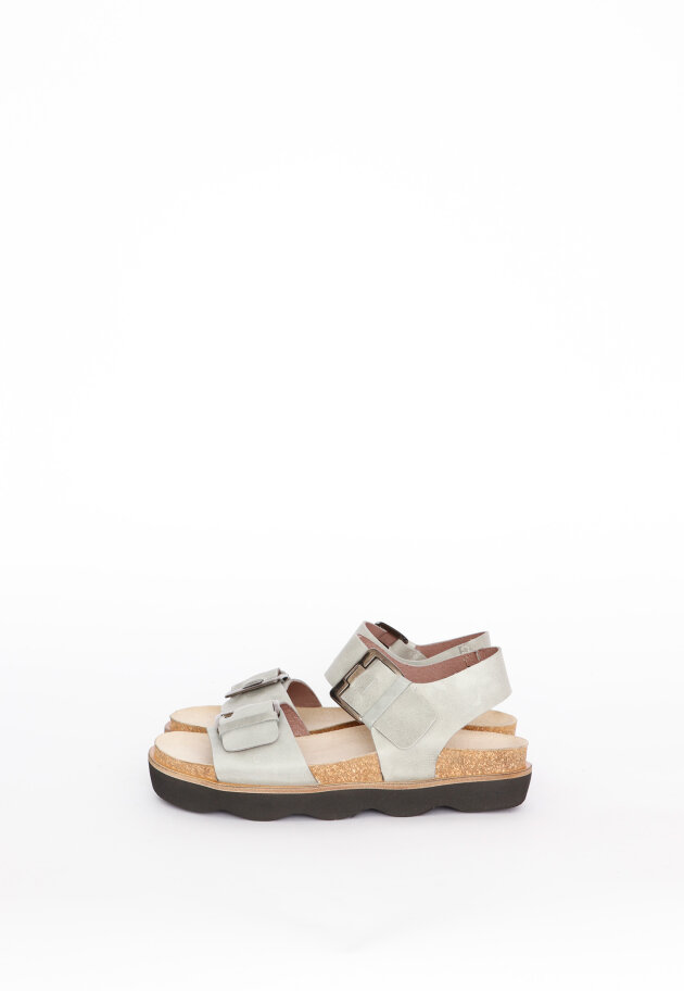Sandal med spænder