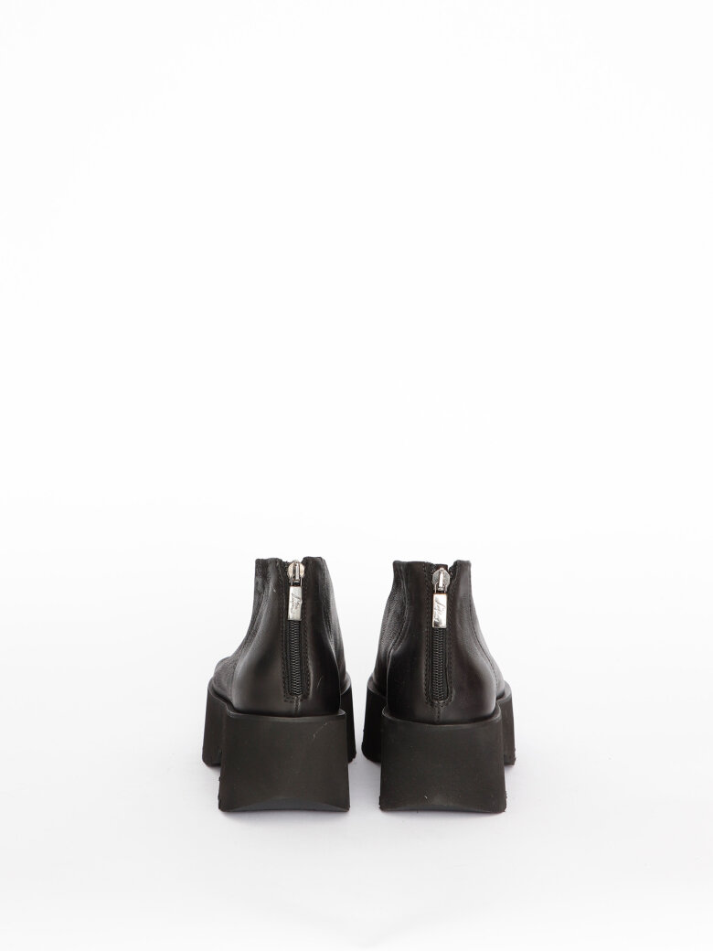 Lofina sandal med lynlås