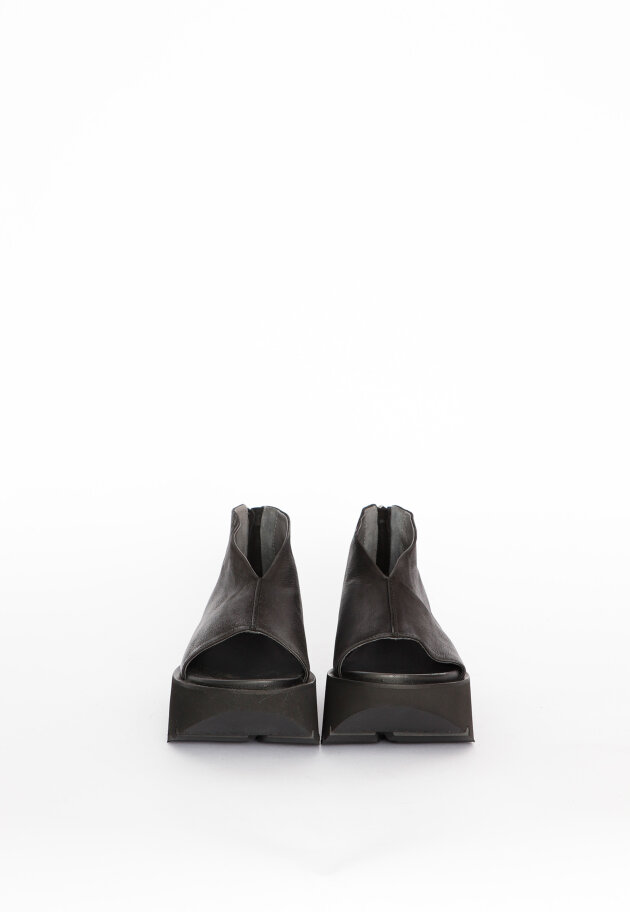 Lofina sandal med lynlås