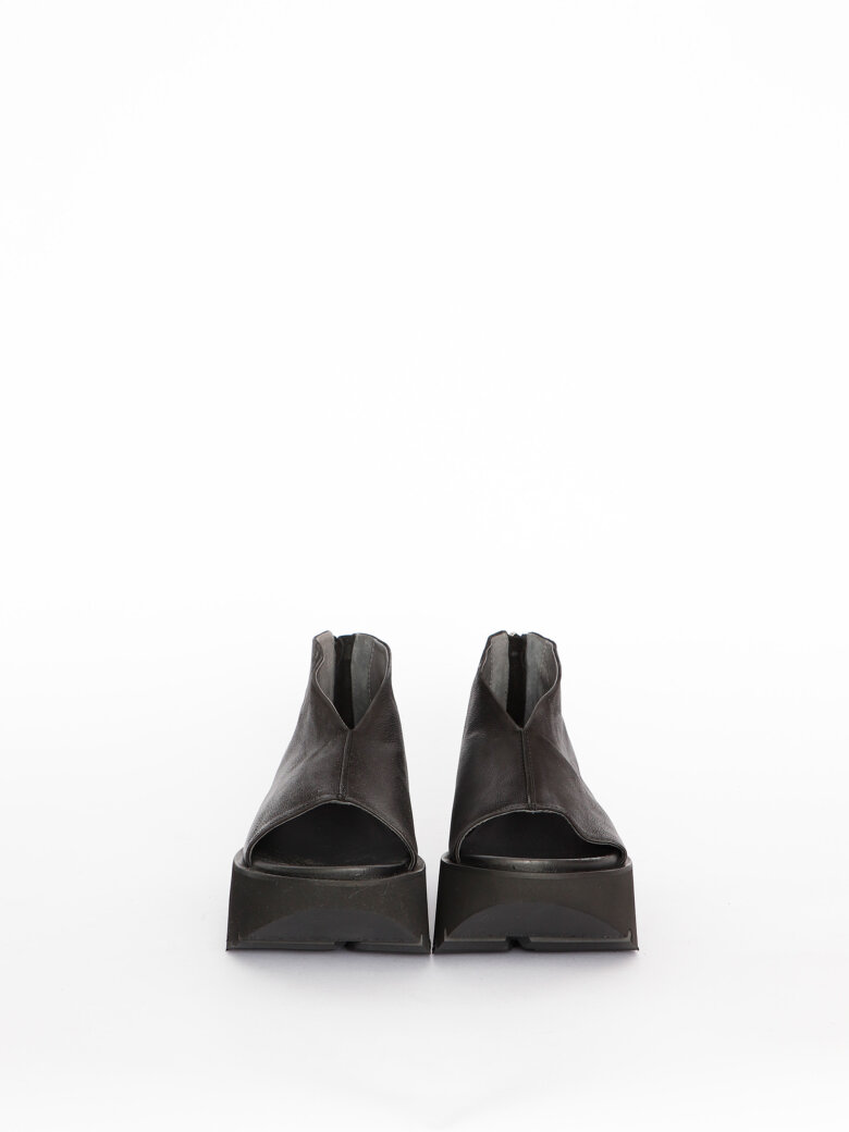 Lofina sandal med lynlås