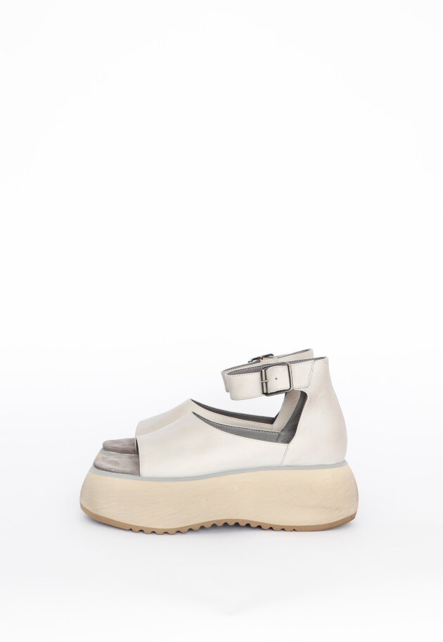 Open sandal with a buckle Open sandal with a buckle