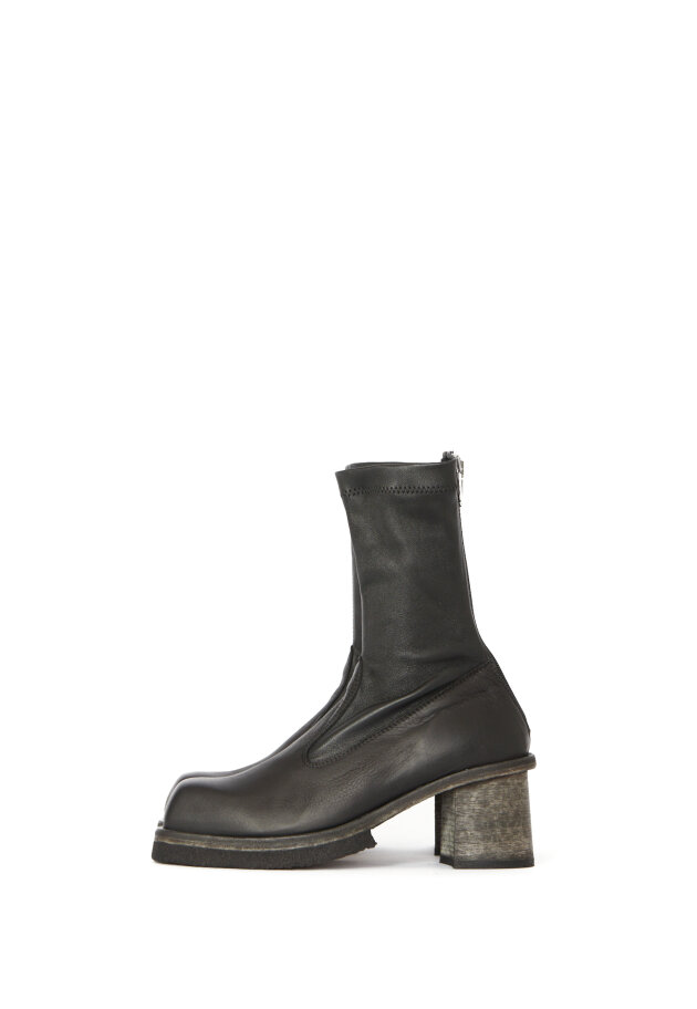 Lofina - Boot with a zipper and a leather sole Lofina - Boot with a zipper and a leather sole