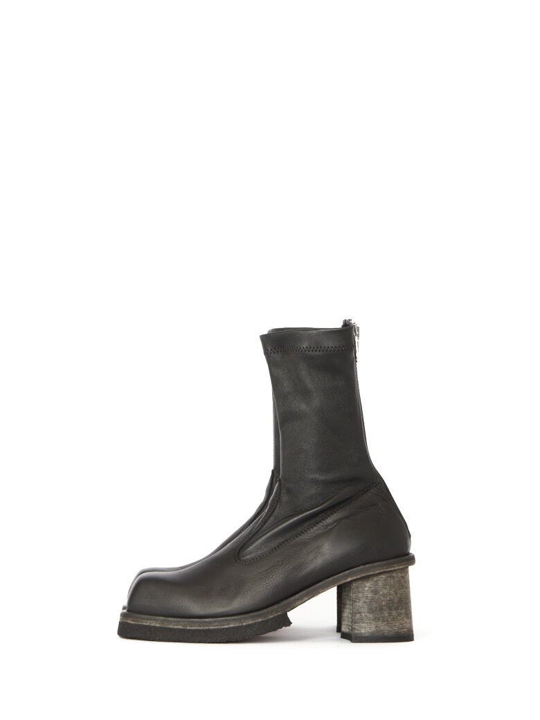 Lofina - Støvle med lynlås og lædersål