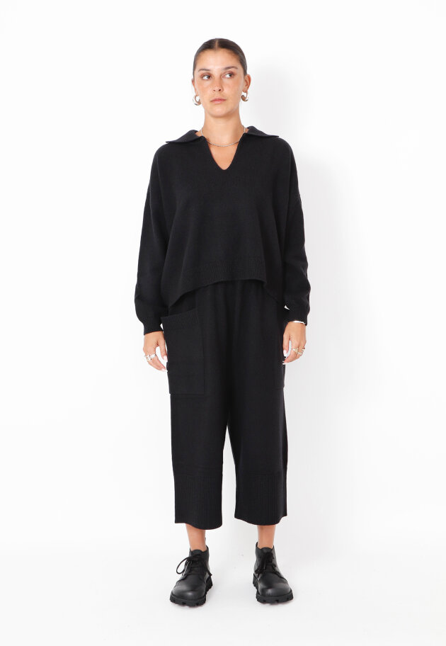 Sort Aarhus - Knitted 3/4 pants in merino wool