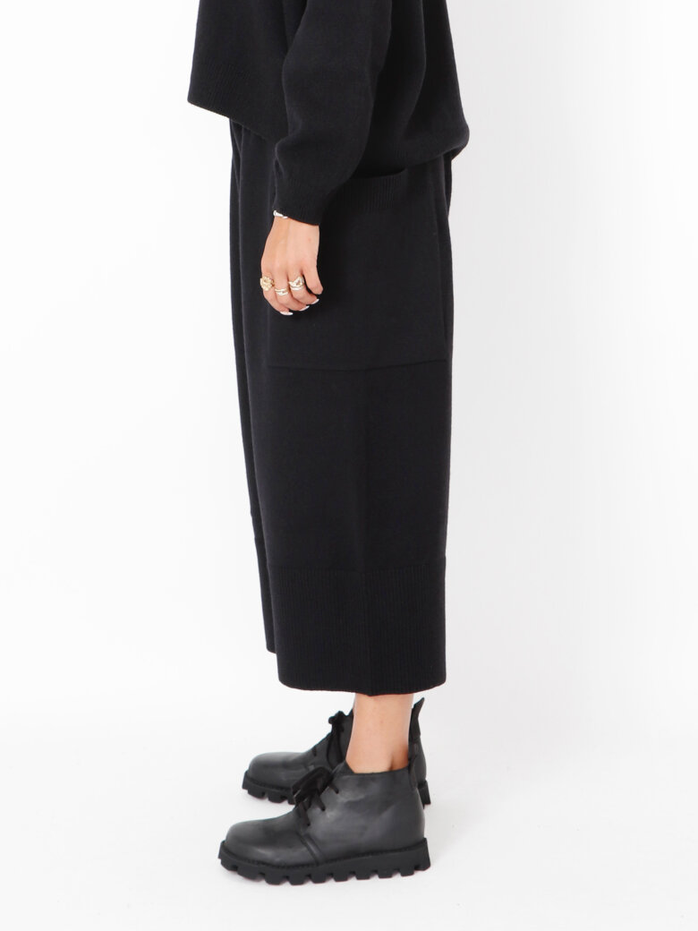 Sort Aarhus - Knitted 3/4 pants in merino wool