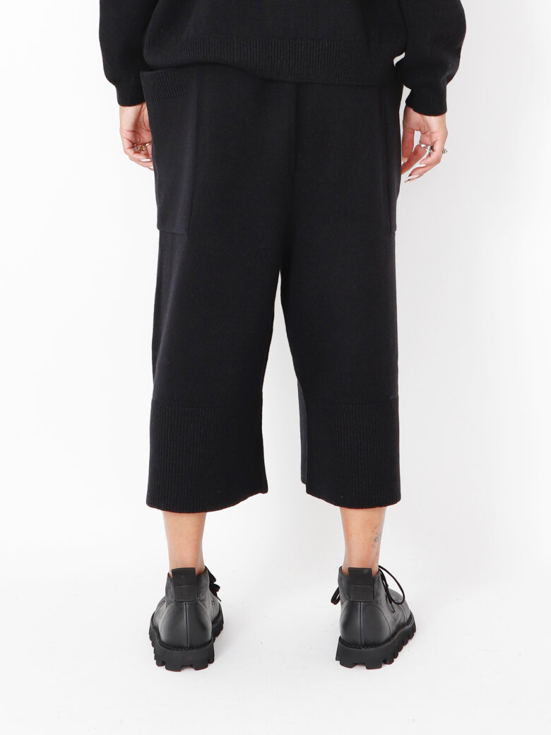 Sort Aarhus - Knitted 3/4 pants in merino wool