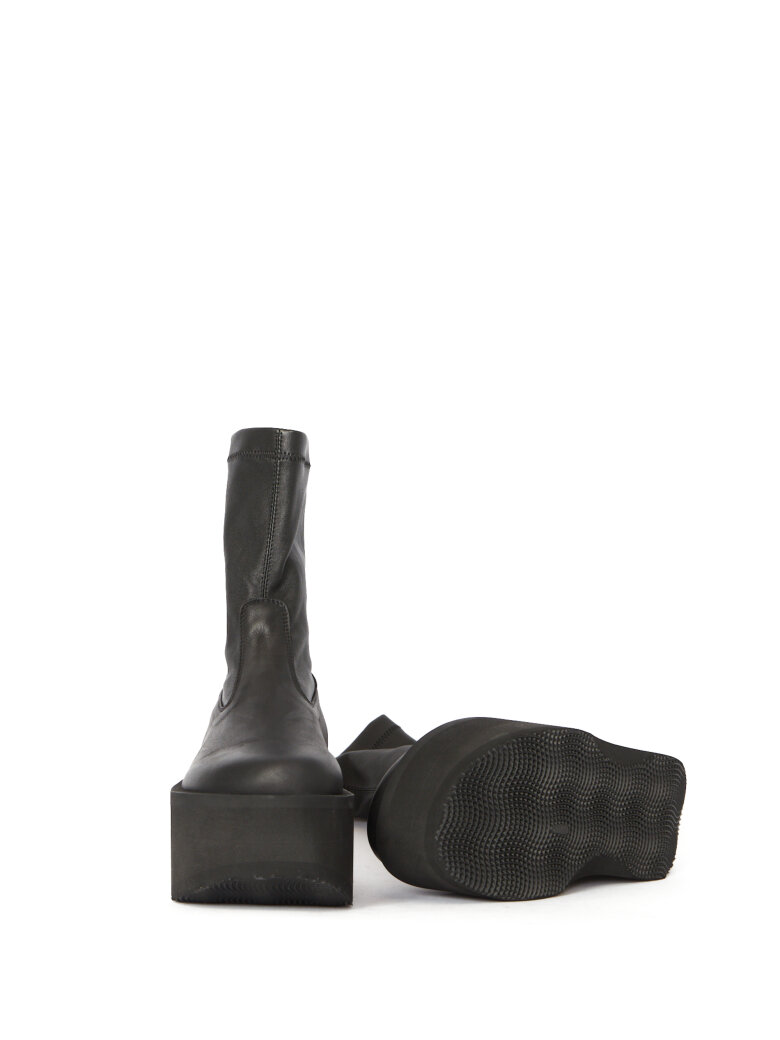 Sort Aarhus - Stretch leather boot with zipper and platform sole