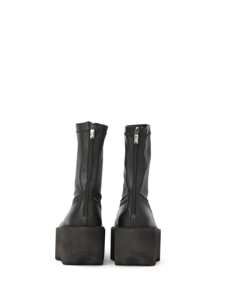 Sort Aarhus - Stretch leather boot with zipper and platform sole