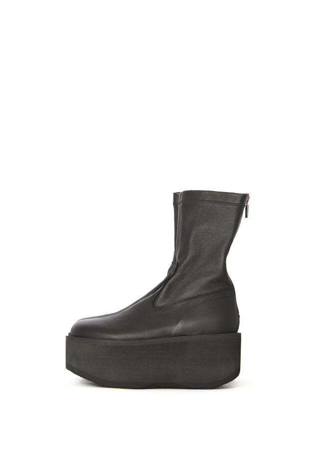 Sort Aarhus - Stretch leather boot with zipper and platform sole Sort Aarhus - Stretch leather boot with zipper and platform sole