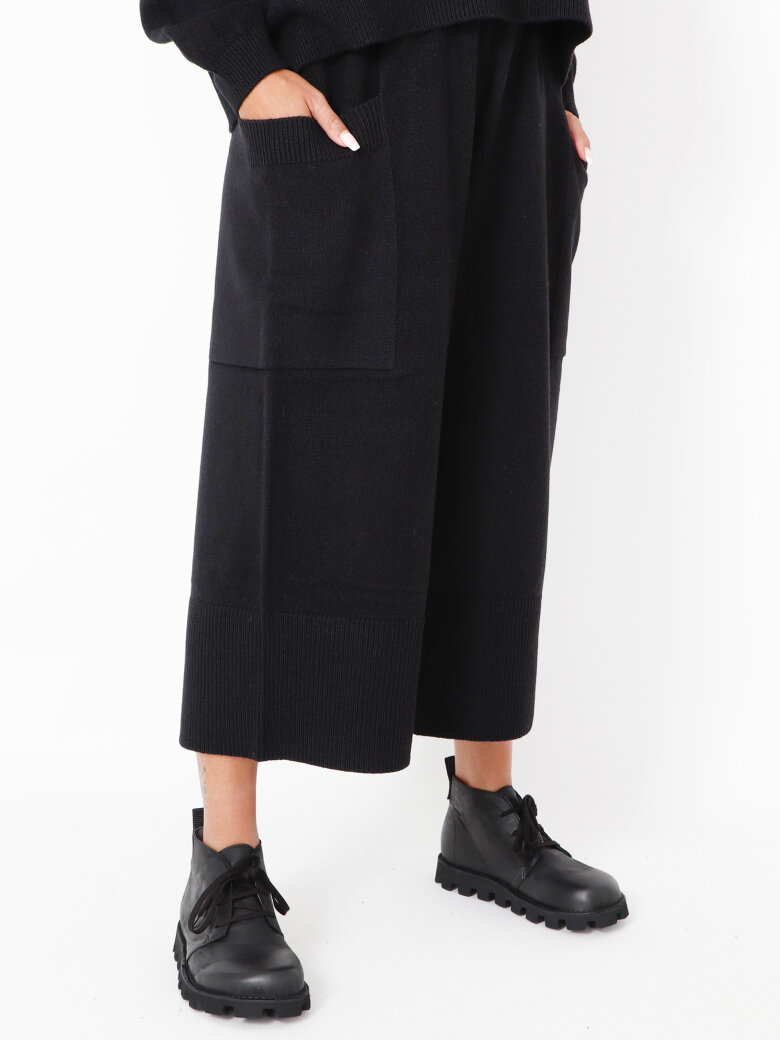 Sort Aarhus - Knitted 3/4 pants in merino wool