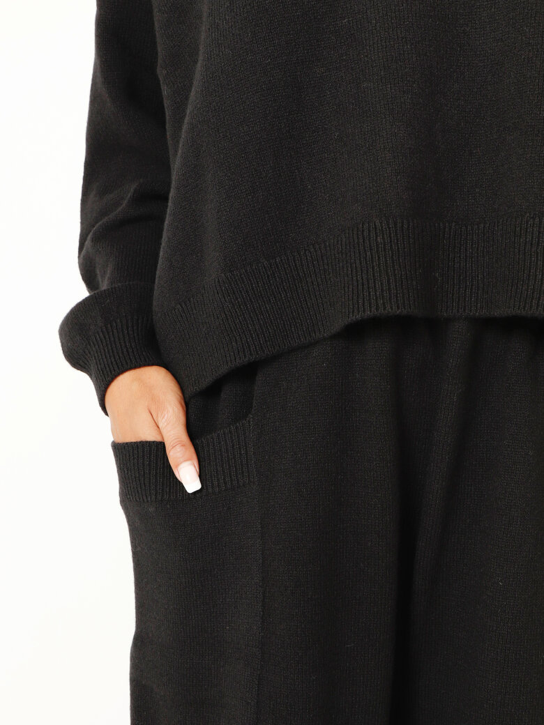 Sort Aarhus - Knitted 3/4 pants in merino wool