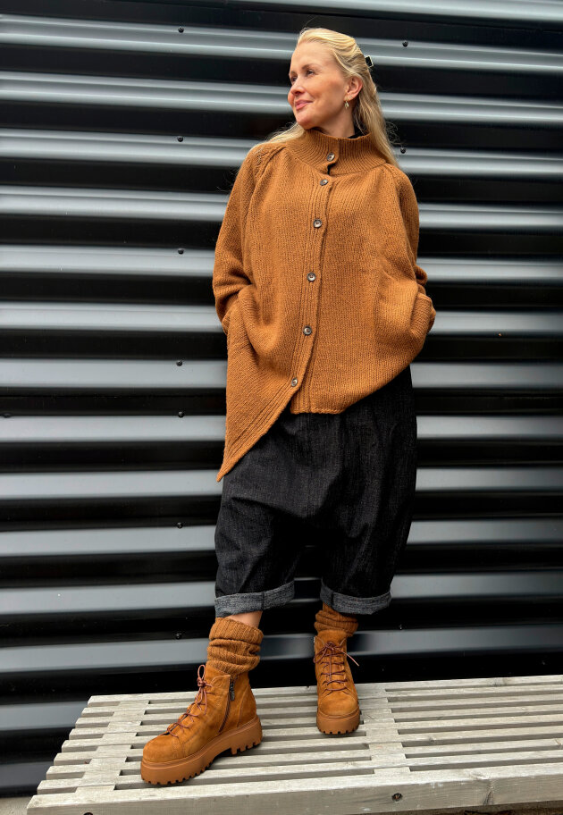 Sort Aarhus - Knitted leg warmers in merino wool