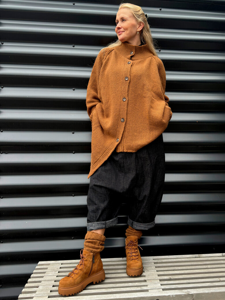 Sort Aarhus - Knitted leg warmers in merino wool