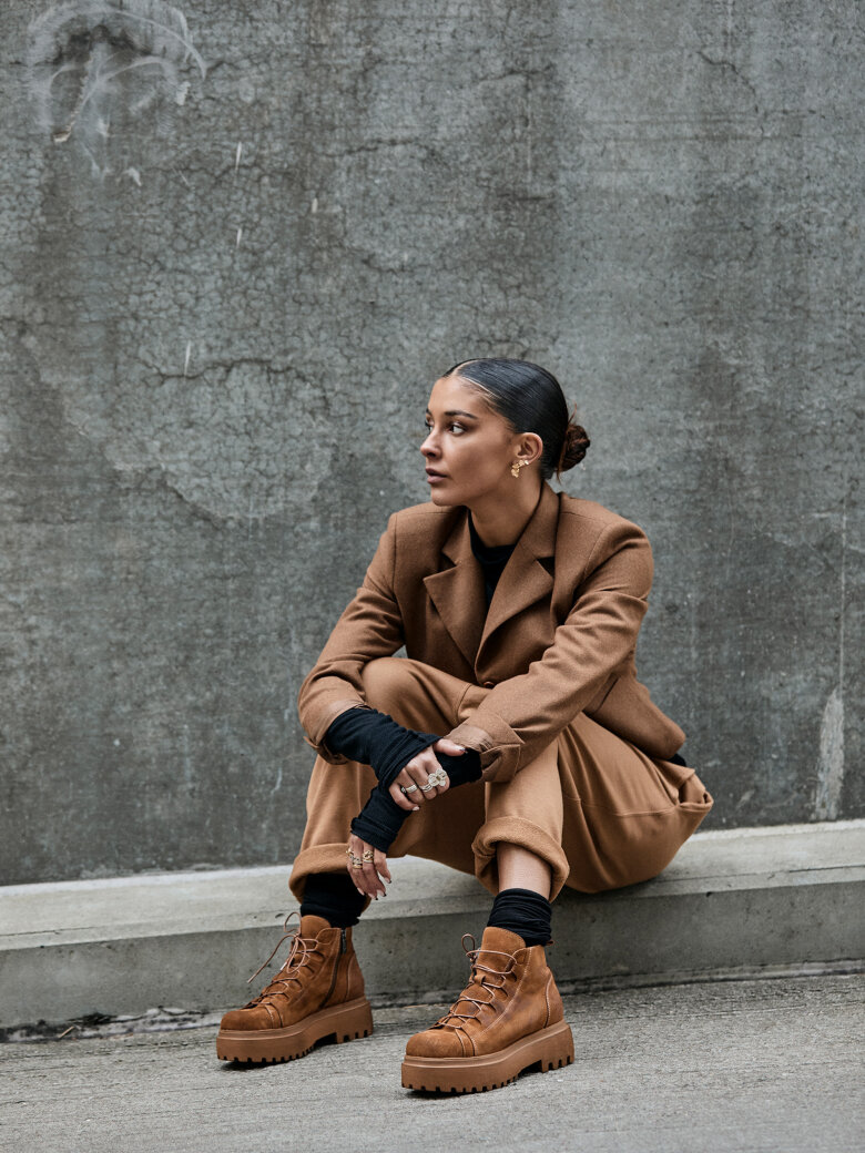 Lofina - Boot with laces and zipper