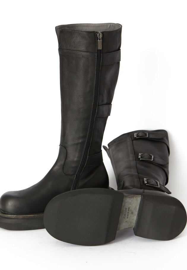 Lofina - Long boot with buckles and a zipper
