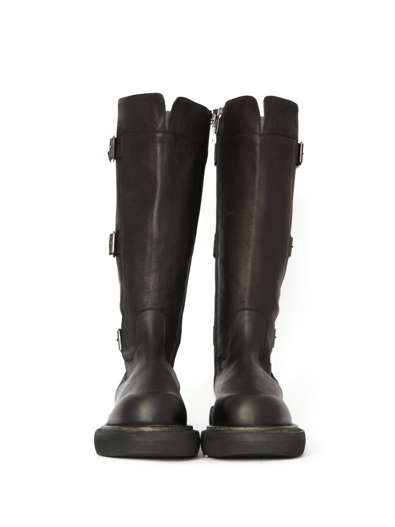 Lofina - Lang støvle med spænder og lynlås