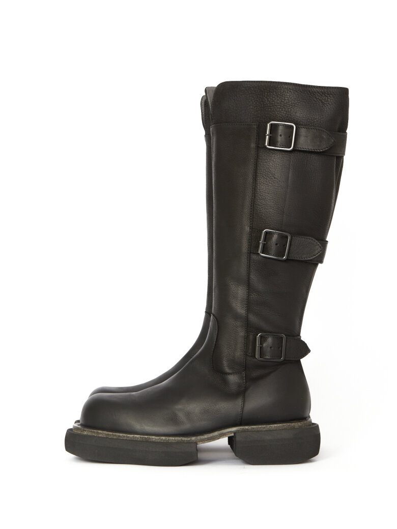 Lofina - Lang støvle med spænder og lynlås