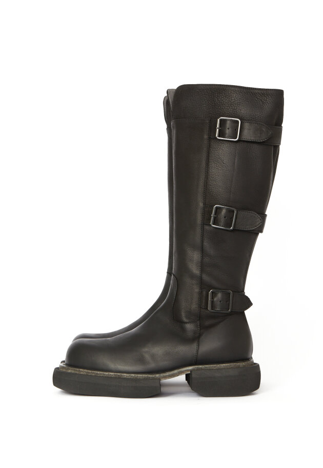 Lofina - Long boot with buckles and a zipper Lofina - Long boot with buckles and a zipper