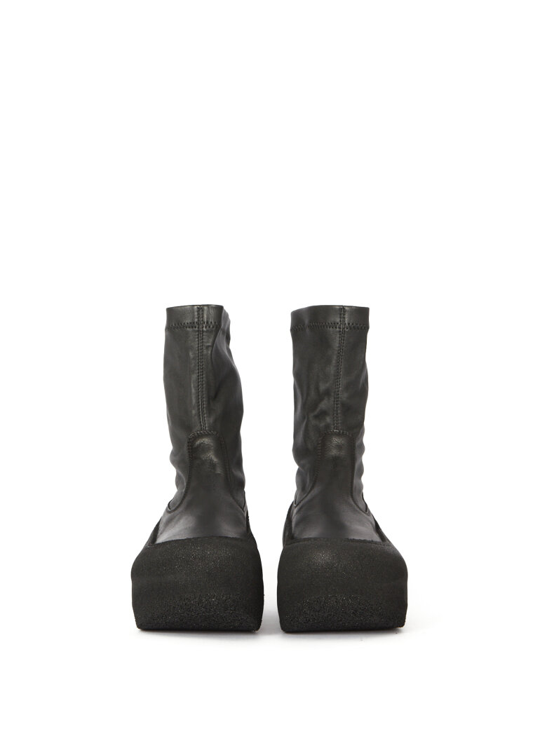 Lofina - Støvle med strækskind og lynlås