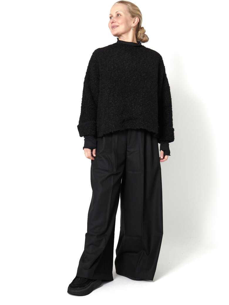 Sort Aarhus - Wide fit blouse in Alpaca wool