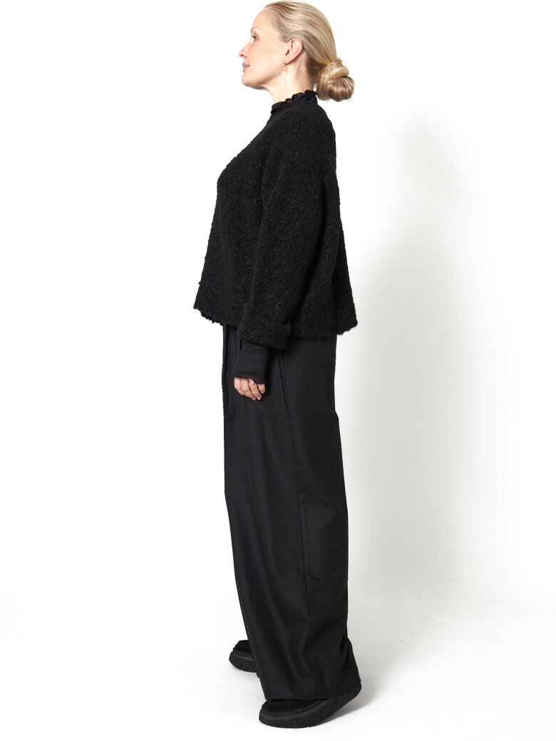 Sort Aarhus - Wide fit blouse in Alpaca wool