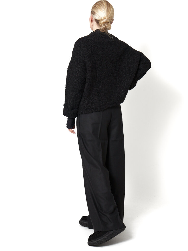 Sort Aarhus - Wide fit blouse in Alpaca wool