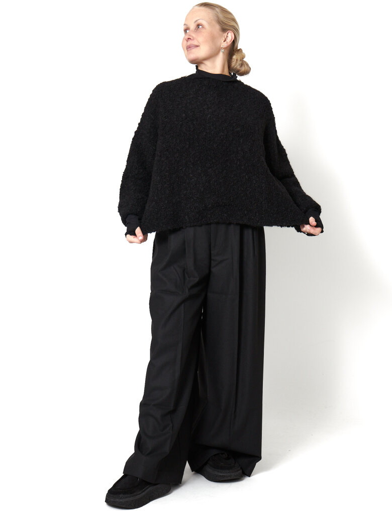 Sort Aarhus - Wide fit blouse in Alpaca wool
