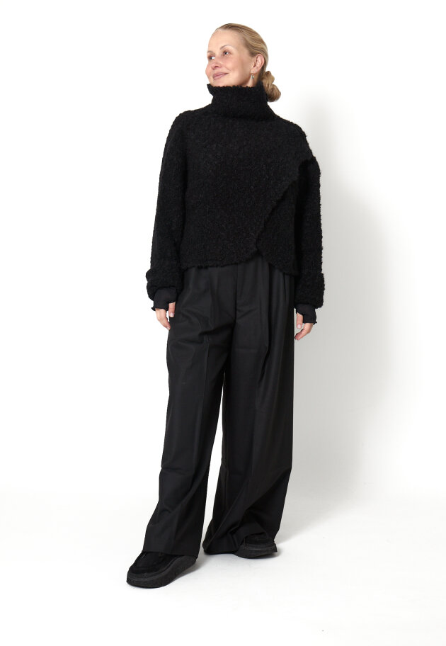 Sort Aarhus - Blouse in Alpaca wool with details Sort Aarhus - Blouse in Alpaca wool with details