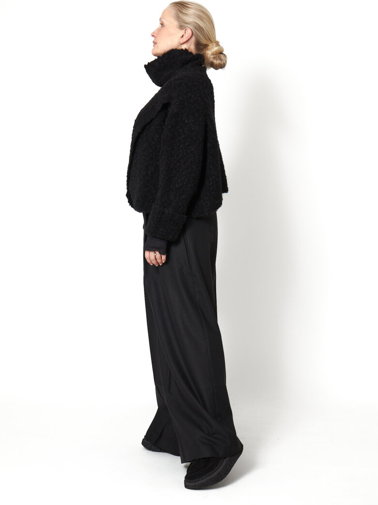 Sort Aarhus - Bluse i Alpacauld med detaljer og krave