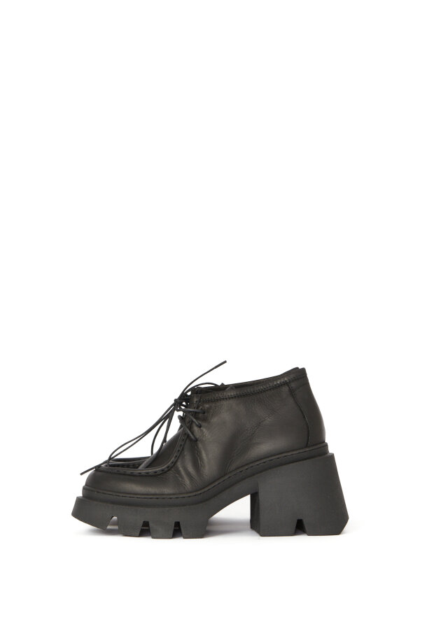 Lofina - Shoe with laces and a high chunky heel Lofina - Shoe with laces and a high chunky heel