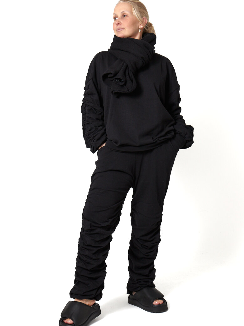 Sort Aarhus - Sweat pants with elastic waist band, pockets and wrinkled legs