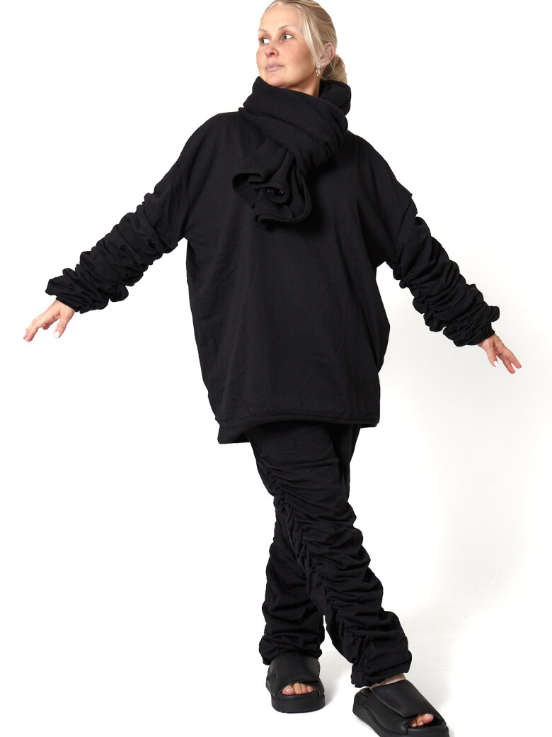 Sort Aarhus - Long oversize sweatshirt with wrinkles on sleeves