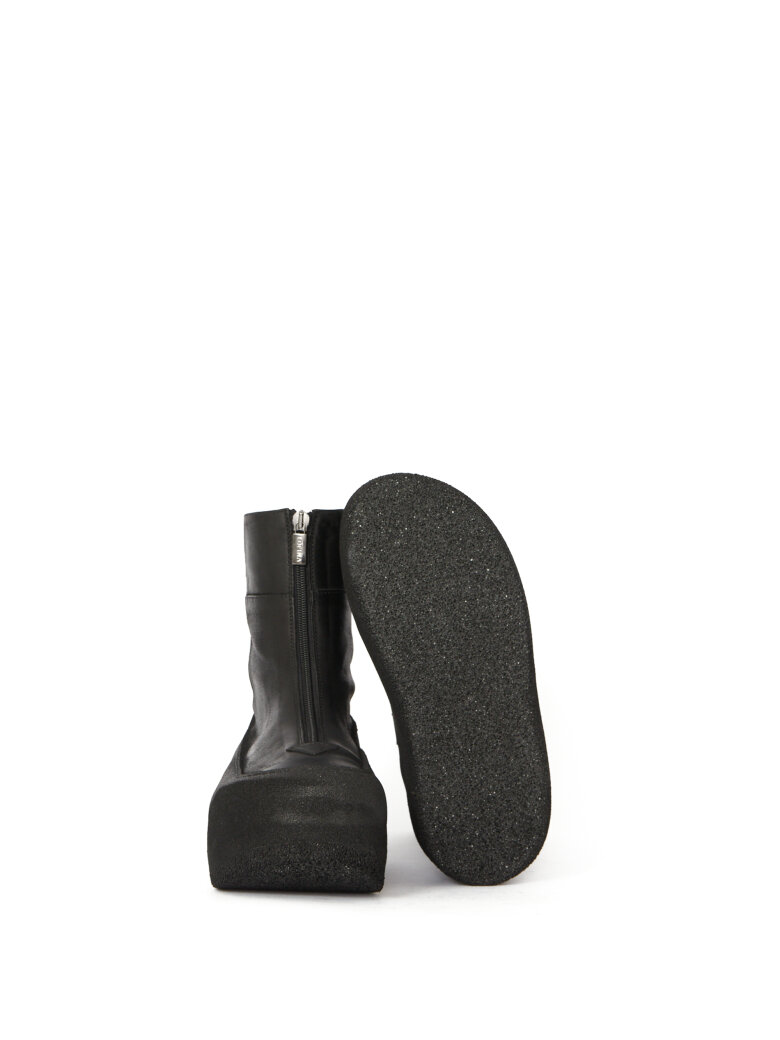 Lofina - Boot with front zipper and plateau