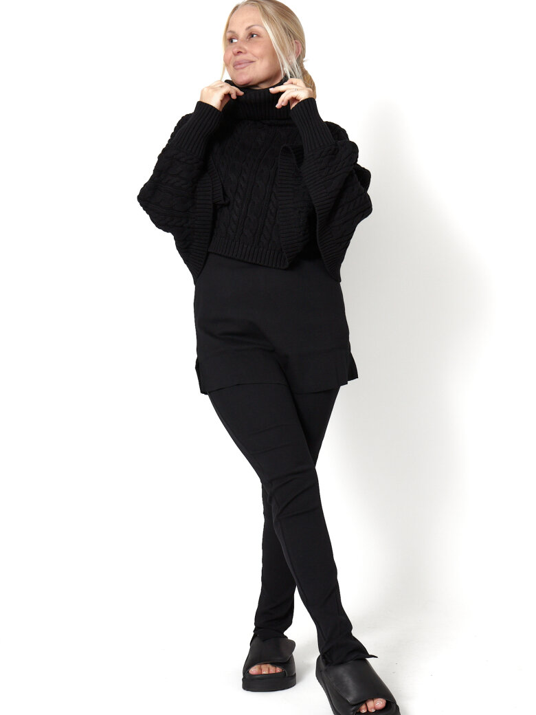 Sort Aarhus - Cropped rullekrave poncho